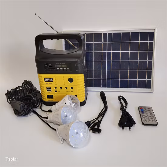 Mini kit di illuminazione domestica per sistema solare con radio venduto direttamente dalla fabbrica.  Sistema kit luce solare da 7,5 Ah con funzione FM, MP3 e radio.  Sistema di energia solare per la casa